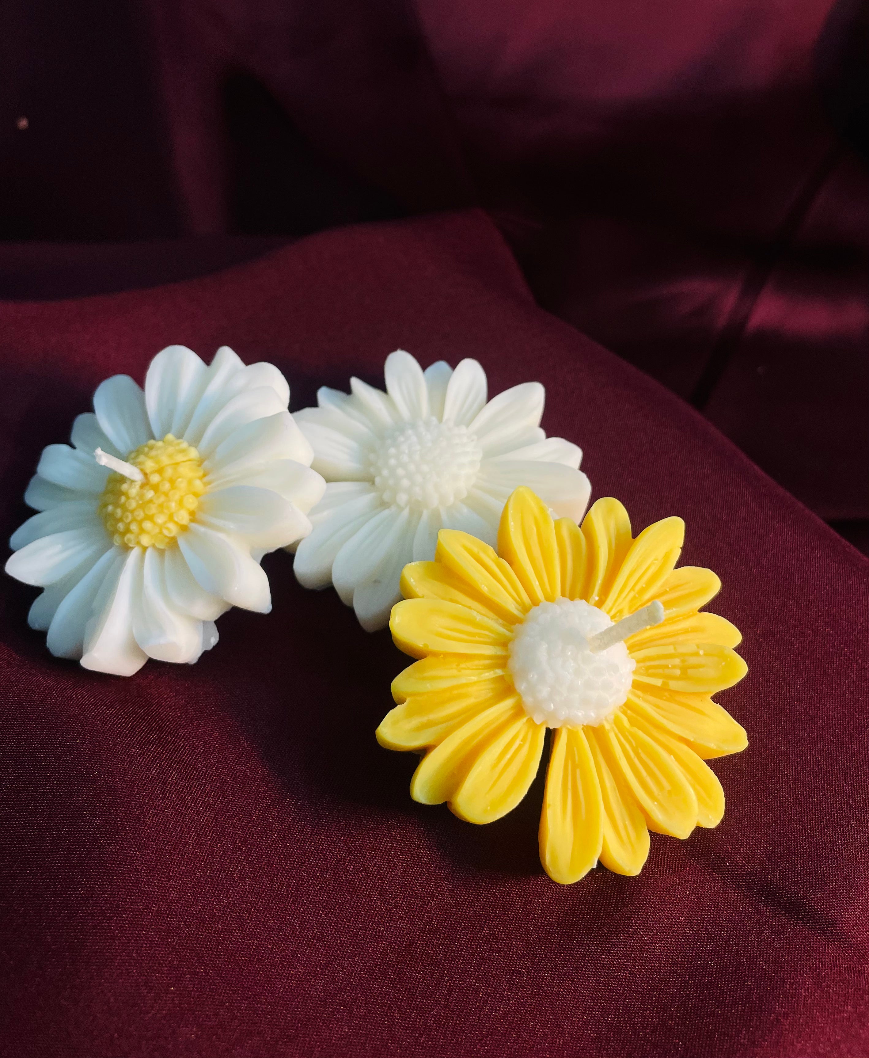 Daisy Candle