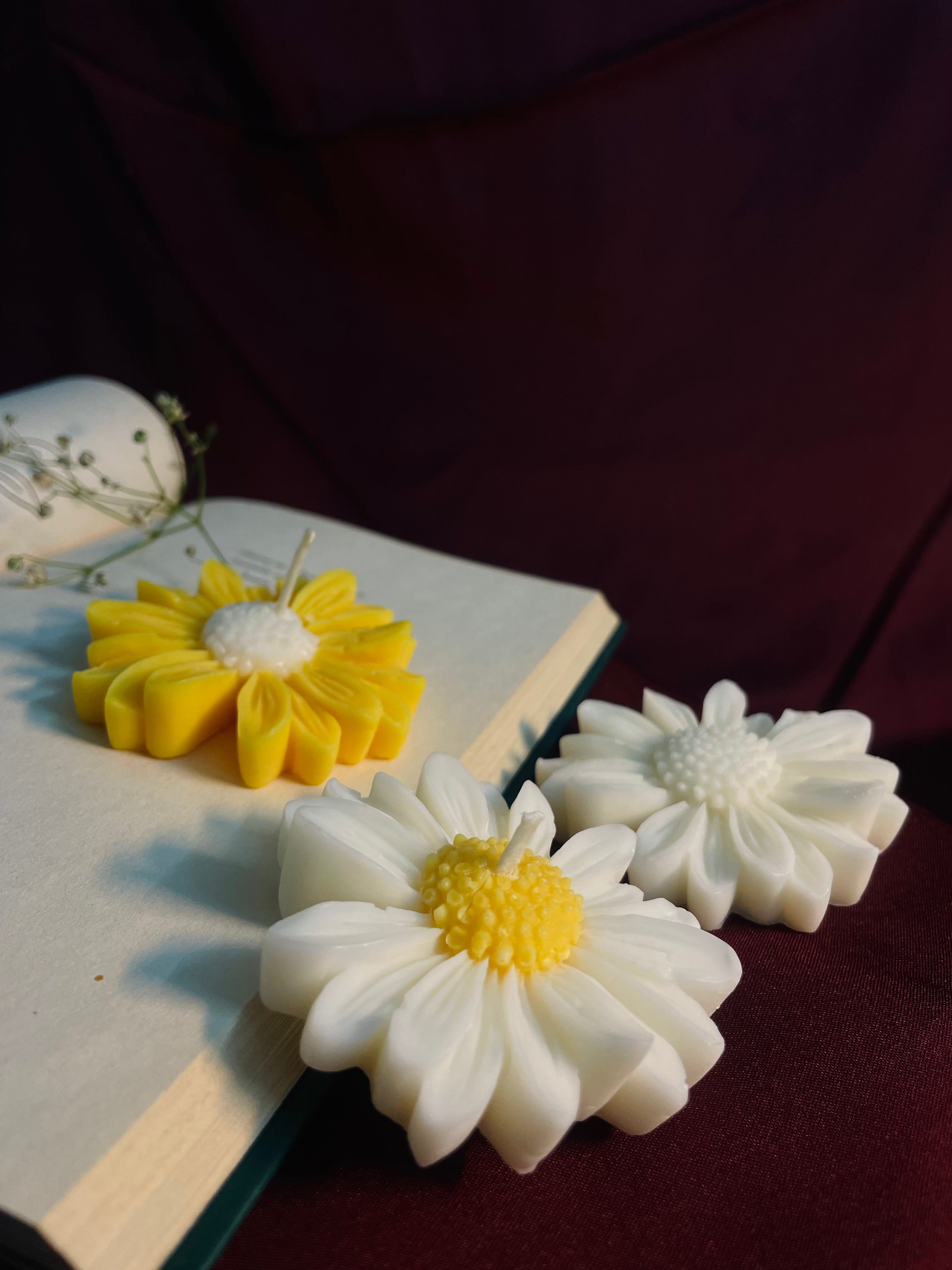 Daisy Candle
