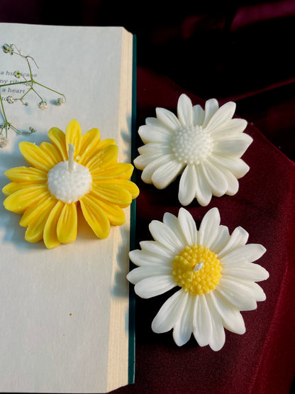 Daisy Candle